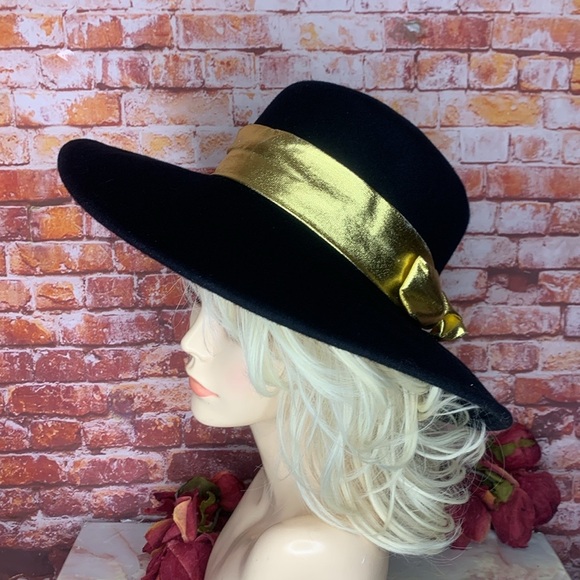 Vintage Street Smart by Betmar Black Wide Brimmed Wool Felt Gold Lame Hat - Picture 1 of 8